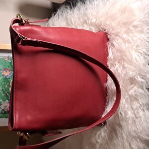 Coach  Vintage USA 9806 Slim Bucket Equestrian Red Leather Legacy Shoulder Bag